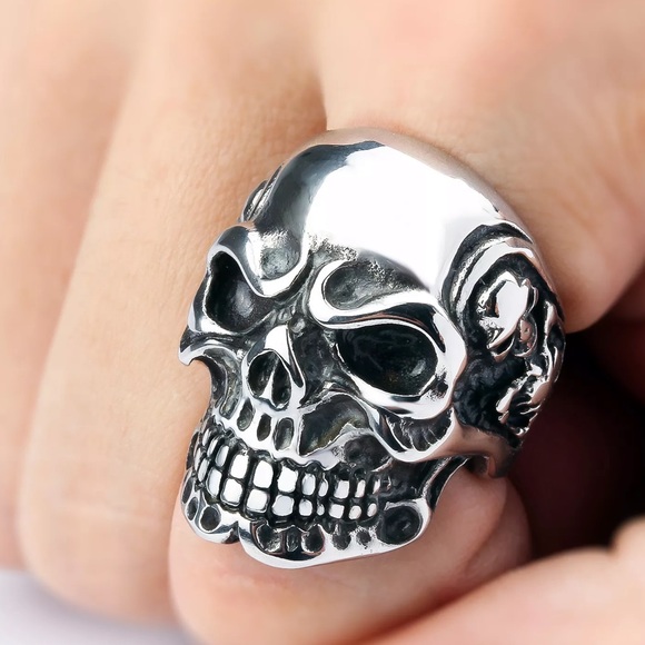 Cool Stainless Steel Skull Ring! - Picture 6 of 14